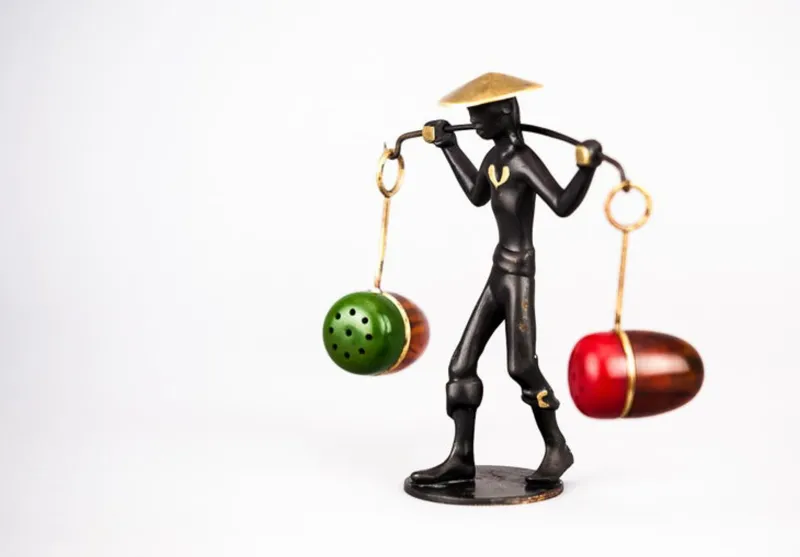 Pamono Salt and Pepper Shaker Holder Chinese Figurine by Richard Rohac, 1950s> Salt & Pepper Shakers