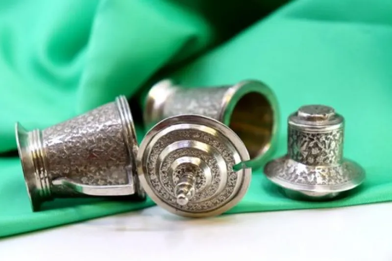 Pamono Salt and Pepper Shakers in Embossed Silver, Set of 2> Salt & Pepper Shakers