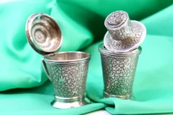 Pamono Salt and Pepper Shakers in Embossed Silver, Set of 2><noscript><img width=