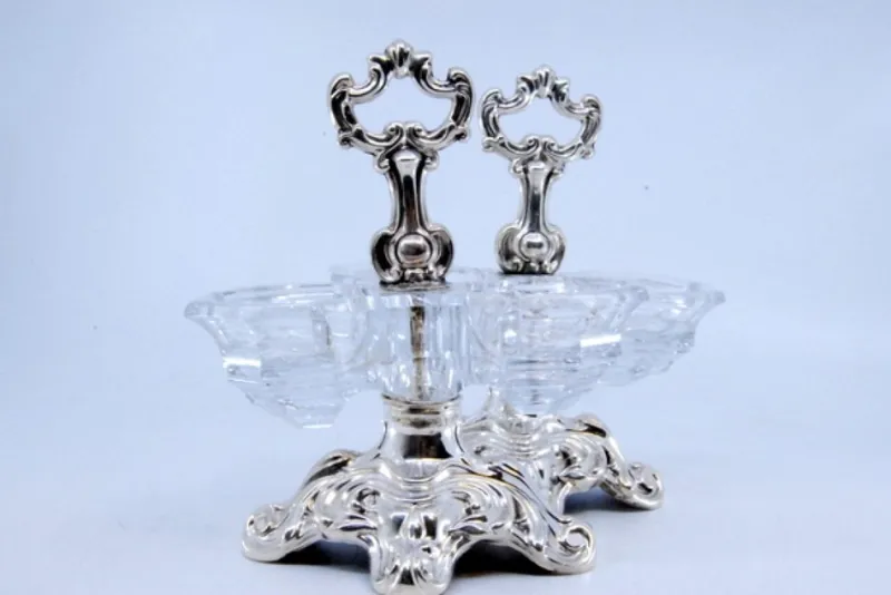 Pamono Salt and Pepper Shakers in Embossed Silver with Cut Glass Containers, Set of 2> Salt & Pepper Shakers