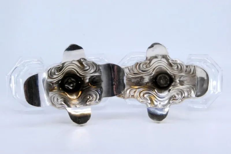 Pamono Salt and Pepper Shakers in Embossed Silver with Cut Glass Containers, Set of 2> Salt & Pepper Shakers
