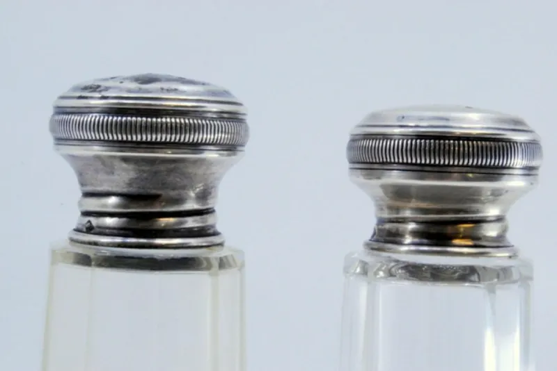 Pamono Salt and Pepper Shakers in Cut Glass with Silver-Plated Lids, Set of 2> Salt & Pepper Shakers