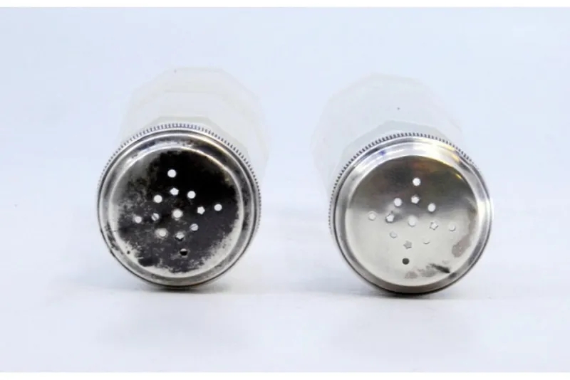 Pamono Salt and Pepper Shakers in Cut Glass with Silver-Plated Lids, Set of 2> Salt & Pepper Shakers