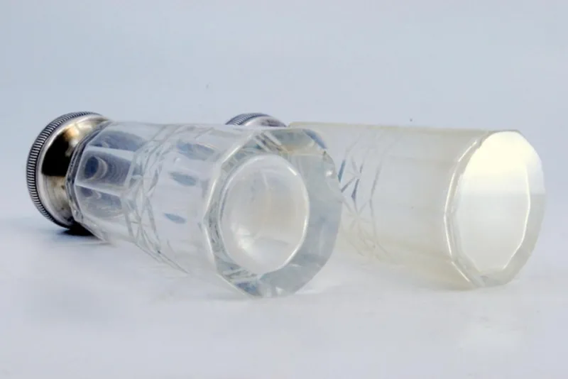 Pamono Salt and Pepper Shakers in Cut Glass with Silver-Plated Lids, Set of 2> Salt & Pepper Shakers