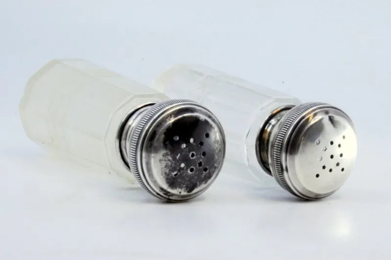 Pamono Salt and Pepper Shakers in Cut Glass with Silver-Plated Lids, Set of 2> Salt & Pepper Shakers