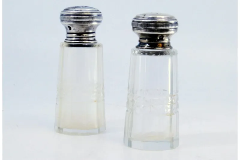 Pamono Salt and Pepper Shakers in Cut Glass with Silver-Plated Lids, Set of 2> Salt & Pepper Shakers