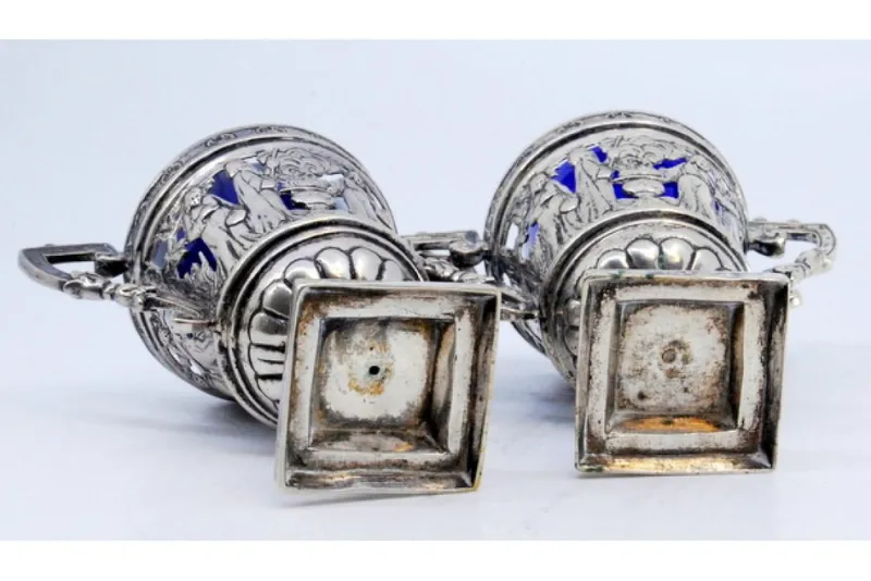 Pamono Salt and Pepper Shakers in Cut Silver with Religious Scene and Blue Glass Souls Interior, Set of 2> Salt & Pepper Shakers