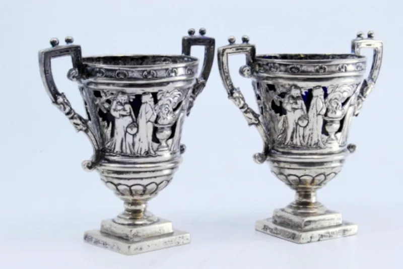 Pamono Salt and Pepper Shakers in Cut Silver with Religious Scene and Blue Glass Souls Interior, Set of 2> Salt & Pepper Shakers