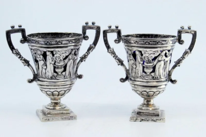 Pamono Salt and Pepper Shakers in Cut Silver with Religious Scene and Blue Glass Souls Interior, Set of 2> Salt & Pepper Shakers