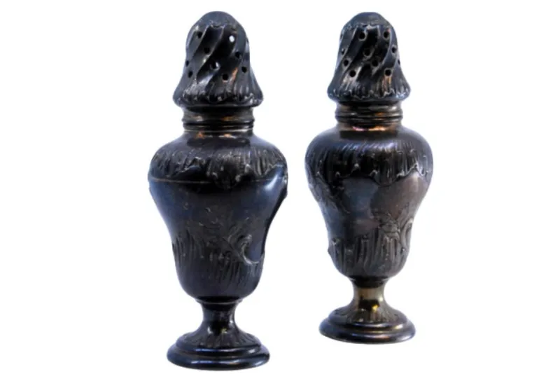 Pamono Salt and Pepper Shakers in Embossed Silver, Set of 2> Salt & Pepper Shakers