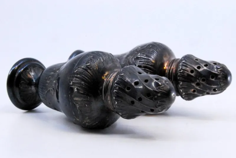 Pamono Salt and Pepper Shakers in Embossed Silver, Set of 2> Salt & Pepper Shakers