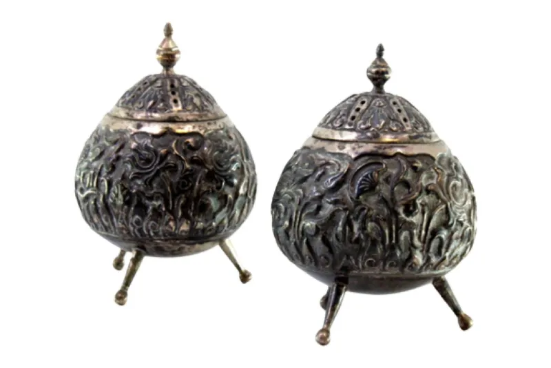 Pamono Salt Shakers in Embossed Silver, Set of 2> Salt & Pepper Shakers