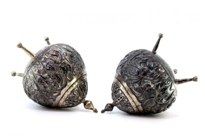 Pamono Salt Shakers in Embossed Silver, Set of 2> Salt & Pepper Shakers
