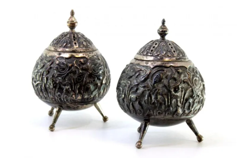 Pamono Salt Shakers in Embossed Silver, Set of 2> Salt & Pepper Shakers