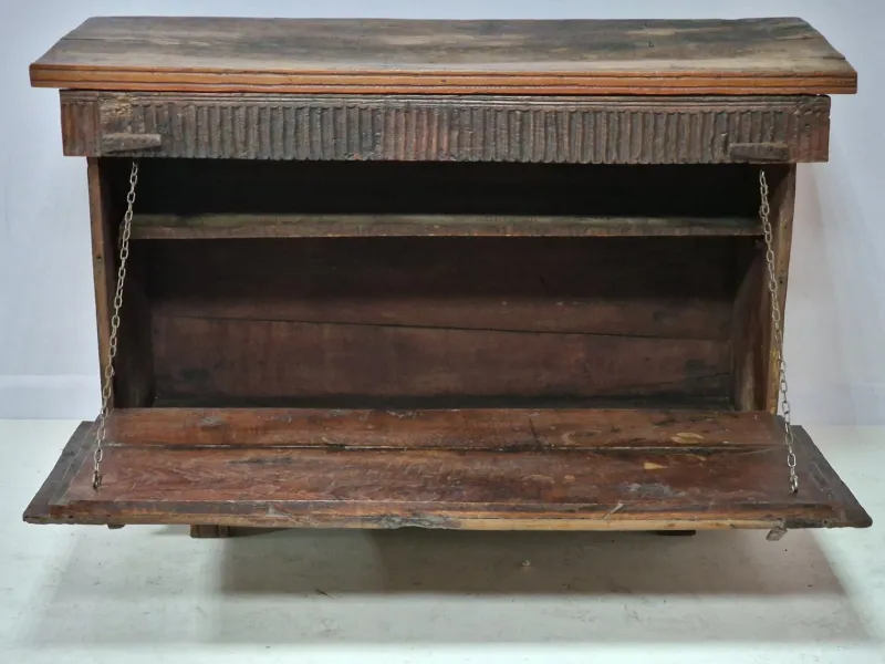 Pamono Sardinian Chest in Chestnut Wood, Mid-19th Century> Trunks Crates & Baskets