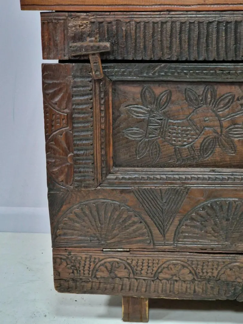 Pamono Sardinian Chest in Chestnut Wood, Mid-19th Century> Trunks Crates & Baskets