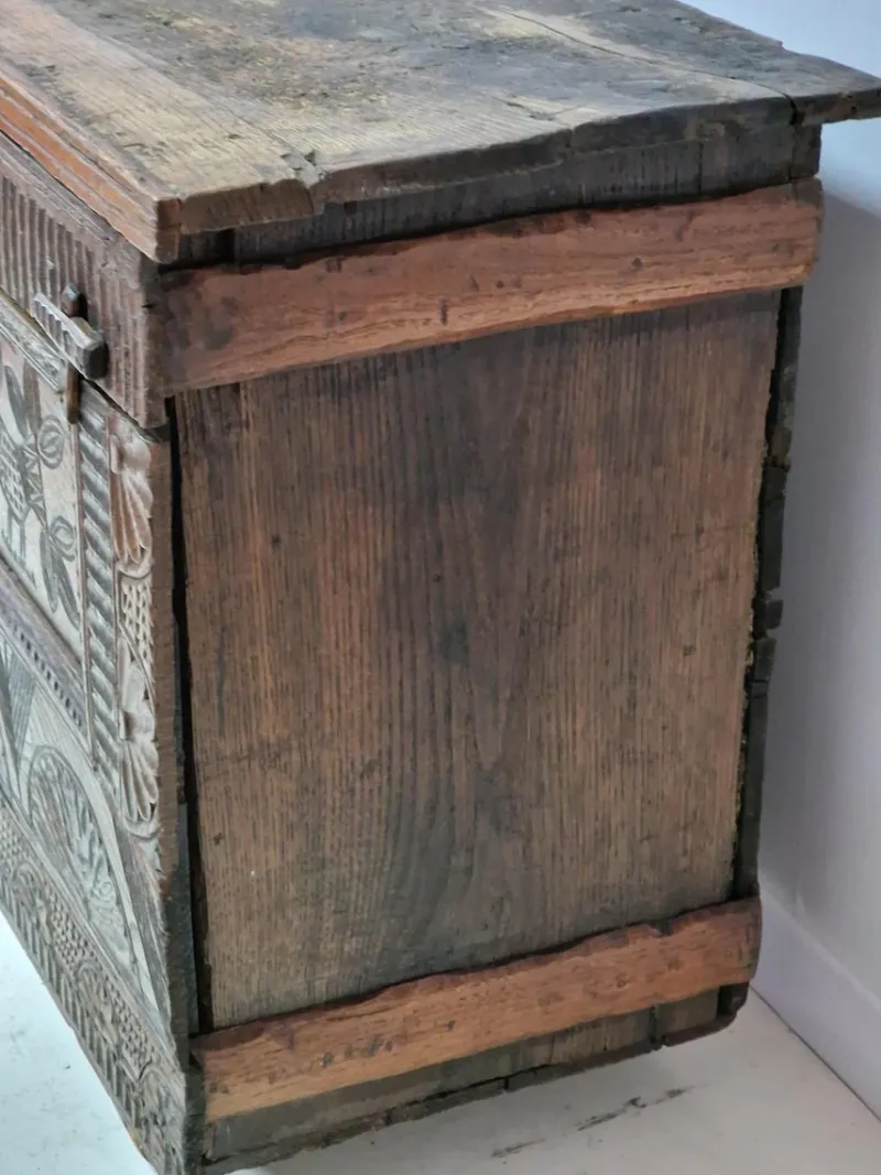 Pamono Sardinian Chest in Chestnut Wood, Mid-19th Century> Trunks Crates & Baskets