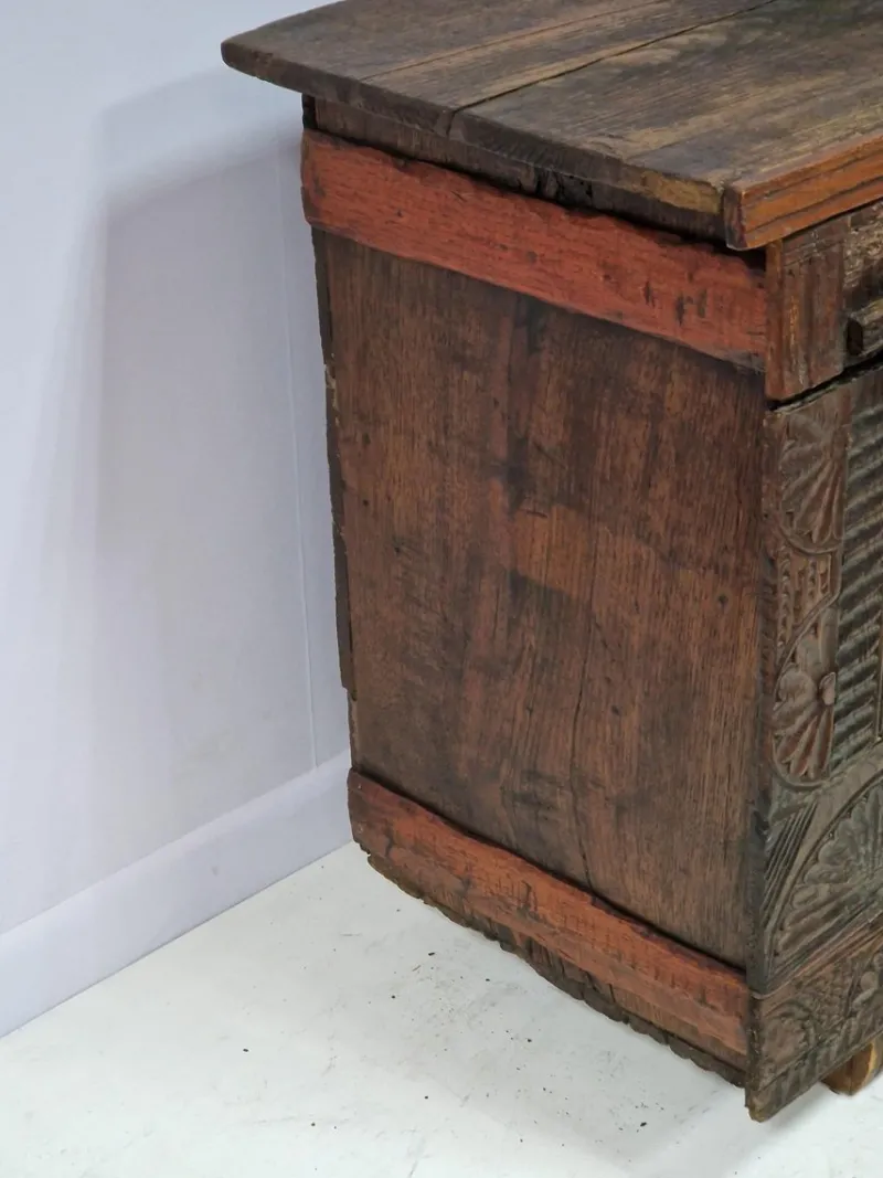 Pamono Sardinian Chest in Chestnut Wood, Mid-19th Century> Trunks Crates & Baskets