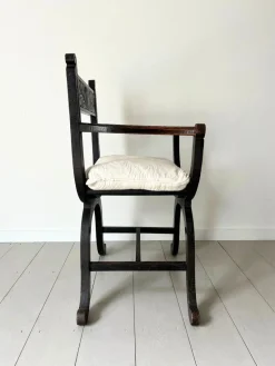 Pamono Savanarola Chair with Hand-Carved Detail and X Frame, Italy, 19th Century> Side Chairs & Dining Chairs