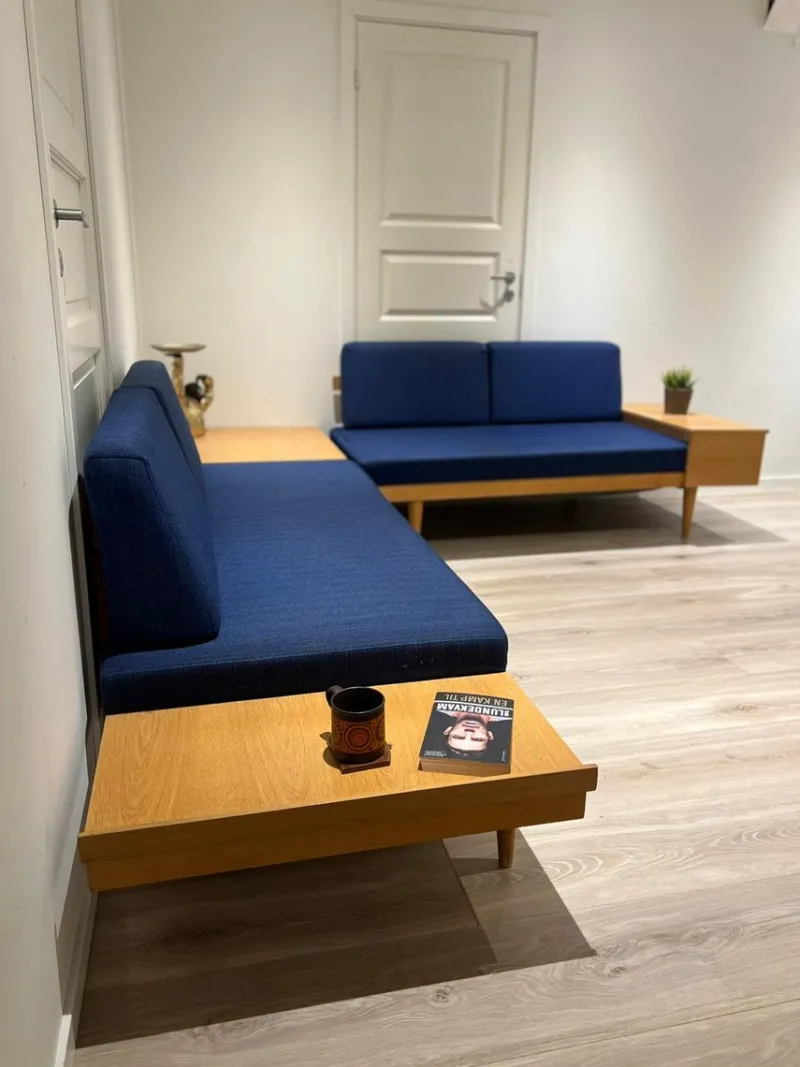 Outlet Pamono Scandinavian Dangle Daybeds and Table by Ingmar Relling & Haldor Vik for Ekornes, 1960s, Set of 3