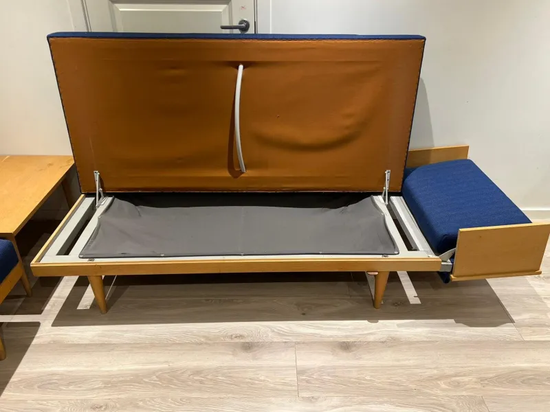 Outlet Pamono Scandinavian Dangle Daybeds and Table by Ingmar Relling & Haldor Vik for Ekornes, 1960s, Set of 3