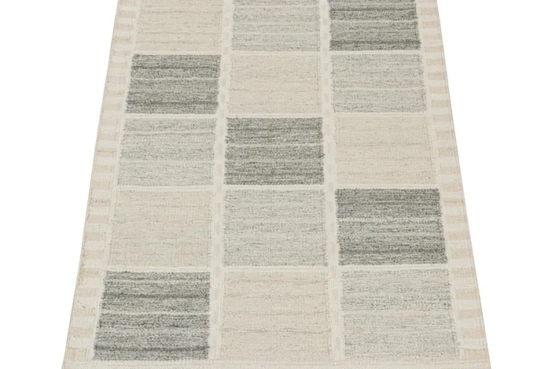 Pamono Scandinavian Style Kilim in Geometric Patterns from R&K Principal Jahanshah Nazmiyal> Carpets & Textiles|Carpets & Textiles