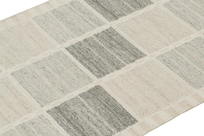 Pamono Scandinavian Style Kilim in Geometric Patterns from R&K Principal Jahanshah Nazmiyal> Carpets & Textiles|Carpets & Textiles
