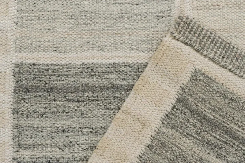 Pamono Scandinavian Style Kilim in Geometric Patterns from R&K Principal Jahanshah Nazmiyal> Carpets & Textiles|Carpets & Textiles