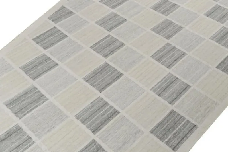 Hot Pamono Scandinavian Style Trapezoid Kilim Rug from R&K Principal Jahanshah Nazmiyal