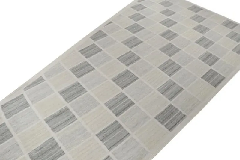 Hot Pamono Scandinavian Style Trapezoid Kilim Rug from R&K Principal Jahanshah Nazmiyal