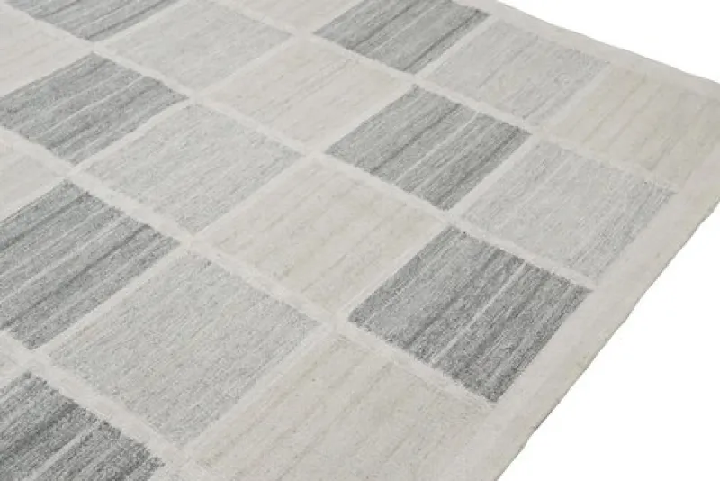 Hot Pamono Scandinavian Style Trapezoid Kilim Rug from R&K Principal Jahanshah Nazmiyal