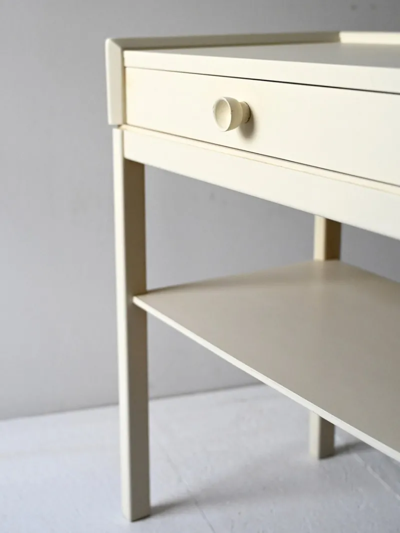 Pamono Scandinavian White Lacquered Bedside Tables, 1960s, Set of 2> Nightstands