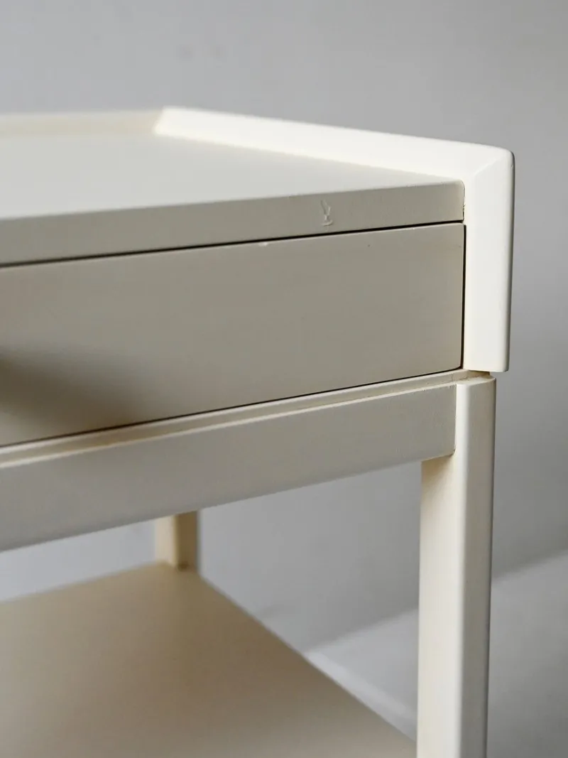Pamono Scandinavian White Lacquered Bedside Tables, 1960s, Set of 2> Nightstands