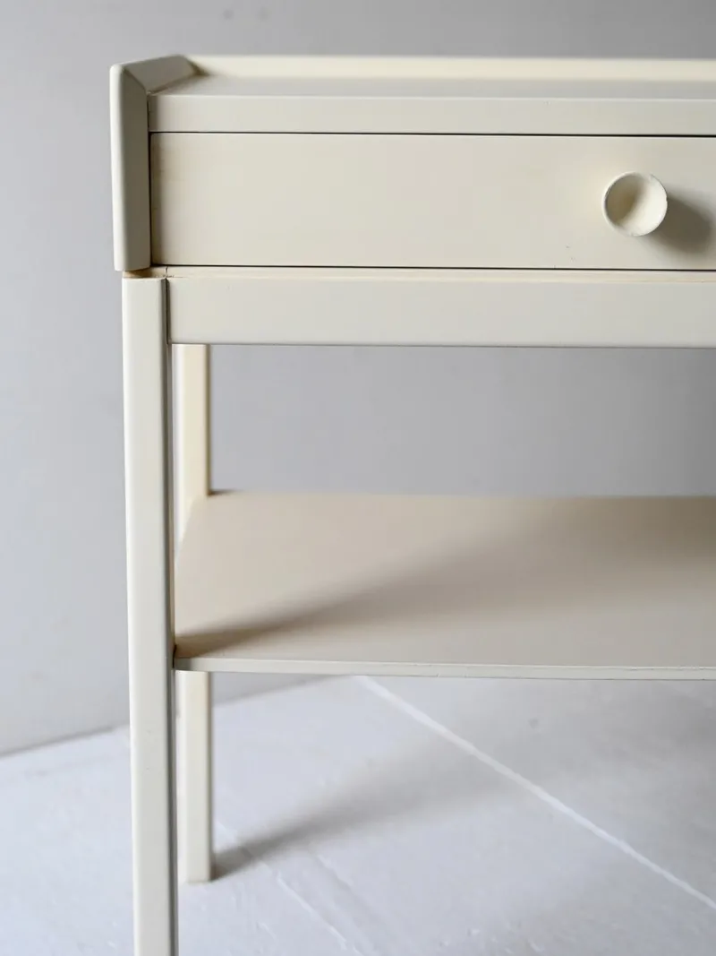 Pamono Scandinavian White Lacquered Bedside Tables, 1960s, Set of 2> Nightstands