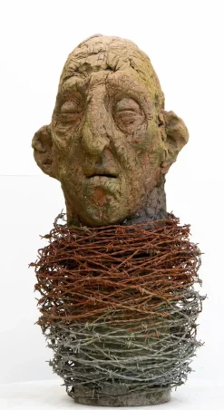 Pamono Óscar Aldonza Torres, Testa 14, 2019, Stoneware Fired in Reduction with Embedded Barbed Wire><noscript><img width=