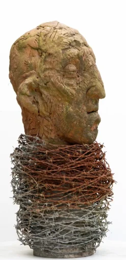 Pamono Óscar Aldonza Torres, Testa 14, 2019, Stoneware Fired in Reduction with Embedded Barbed Wire><noscript><img width=