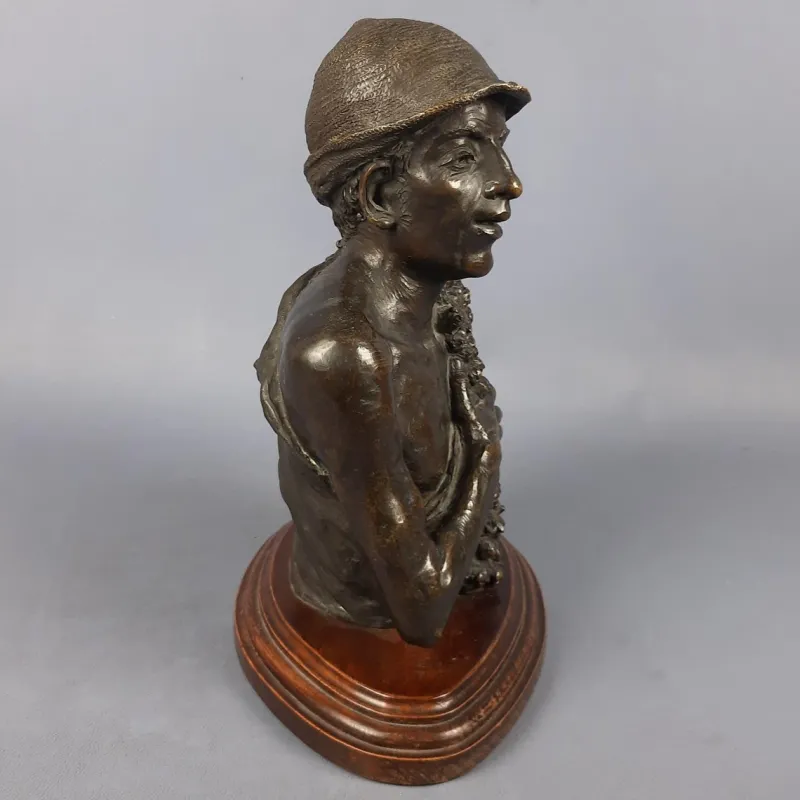 Pamono Sculpture Bust of a Peasant with Bunches of Grapes, Late 1800s, Bronze on a Wooden Base> Sculpture