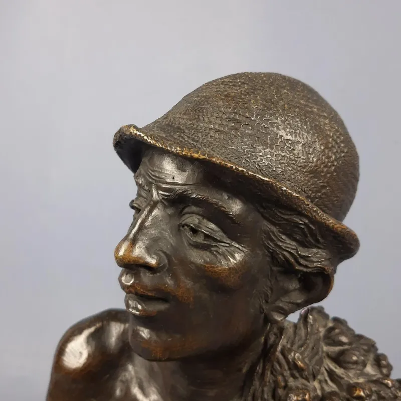 Pamono Sculpture Bust of a Peasant with Bunches of Grapes, Late 1800s, Bronze on a Wooden Base> Sculpture