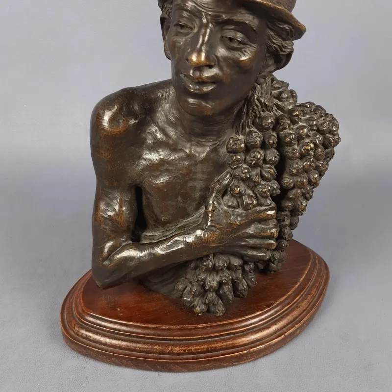 Pamono Sculpture Bust of a Peasant with Bunches of Grapes, Late 1800s, Bronze on a Wooden Base> Sculpture