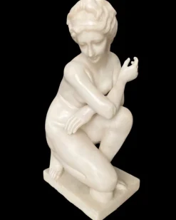Clearance Pamono Sculpture of Crouching Venus, 20th Century, Marble
