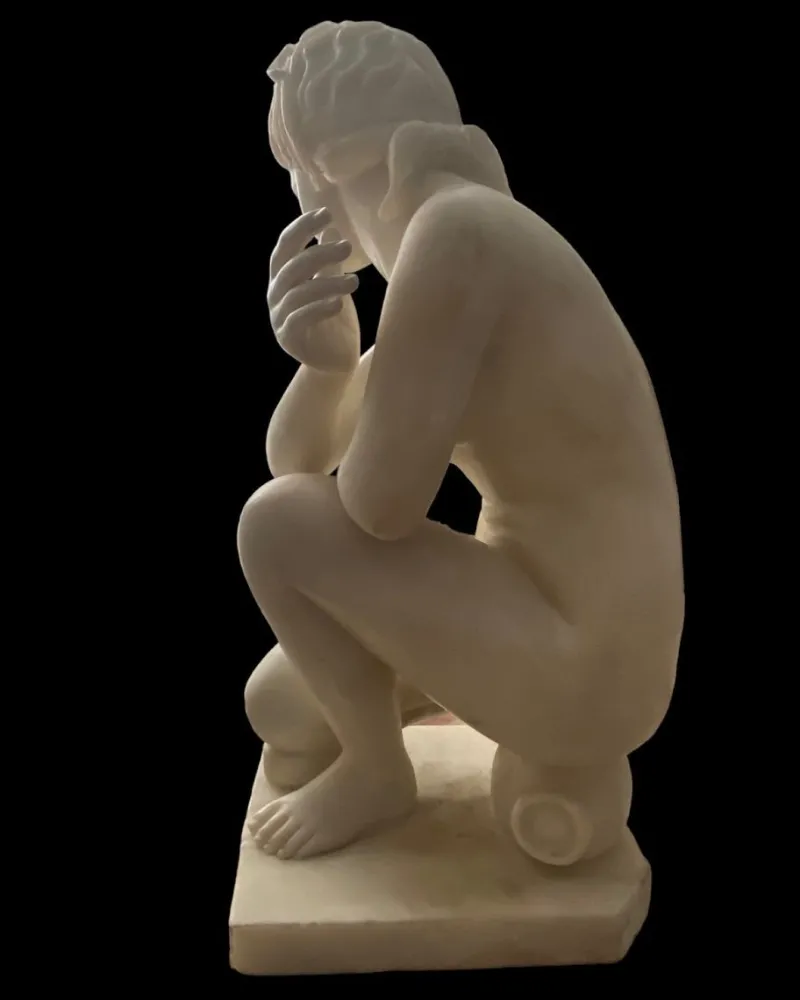 Clearance Pamono Sculpture of Crouching Venus, 20th Century, Marble