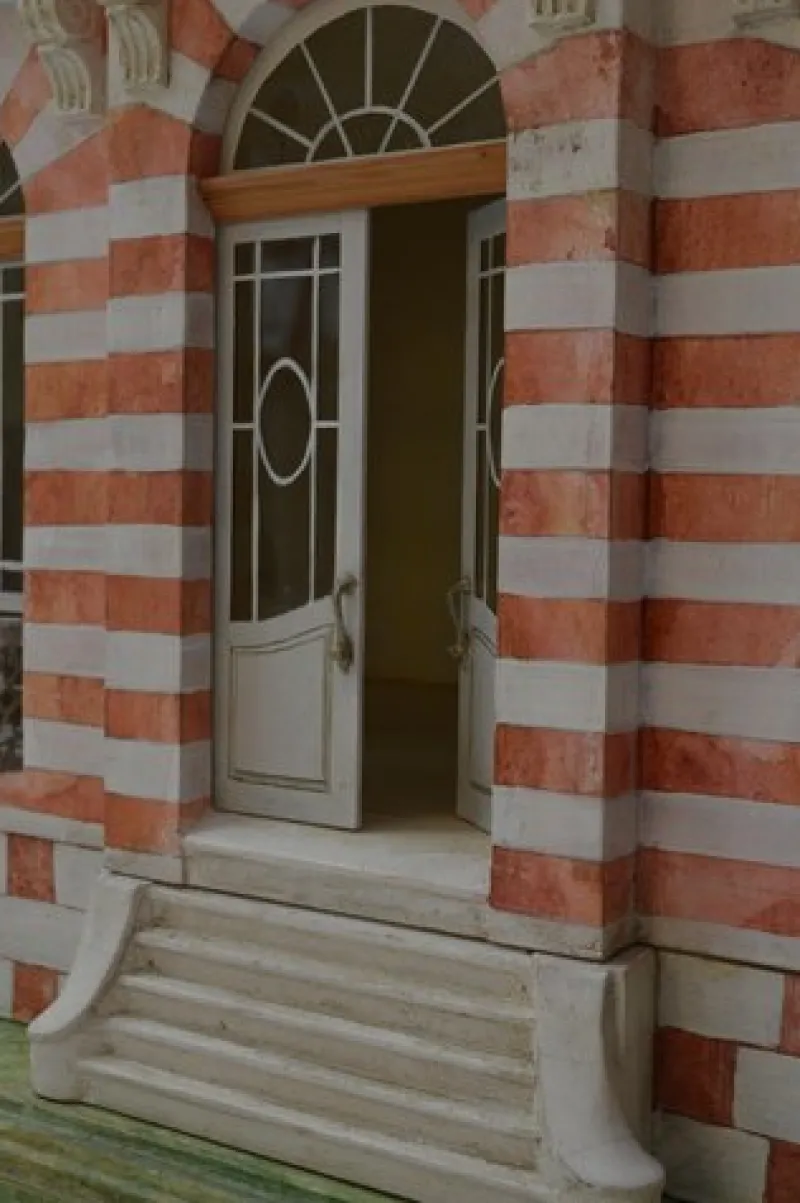 Pamono Second Empire Red Brick Doll House by Eric Lansdown> Decorative Objects