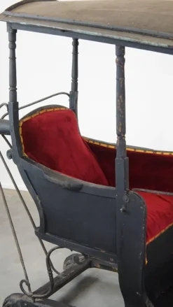 Pamono Sedan Chair Carriage, Late 19th Century><noscript><img width=