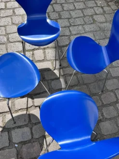 Pamono Series 7 Chairs in Royal Blue by Arne Jacobsen for Fritz Hansen, Set of 4><noscript><img width=