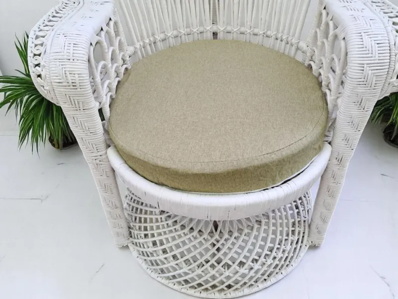 Sale Pamono Set of Mid-Century White Rattan & Wicker Peacock Chair and Ottoman, 1970s