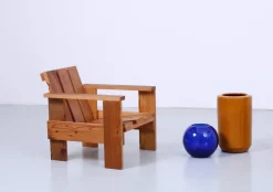 Pamono Set of Pine Crate Wood Children's Chairs in the style of Gerrit Rietveld, 1980s><noscript><img width=