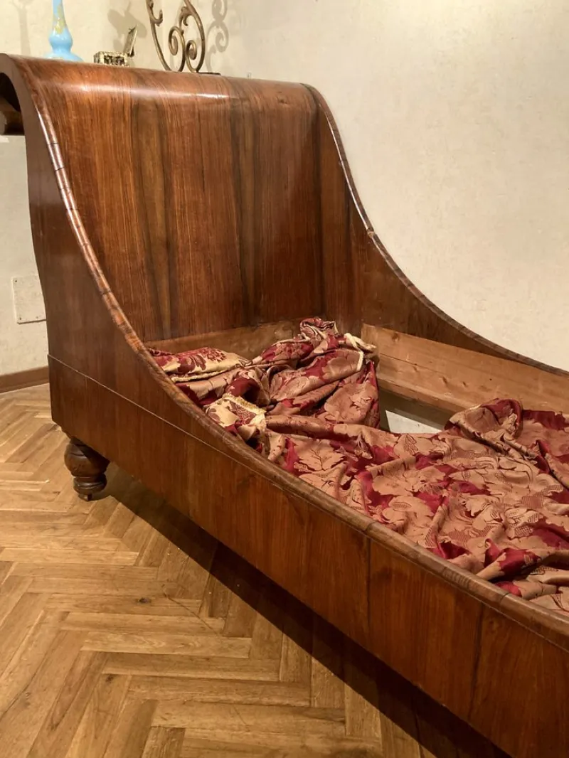 Pamono Set of 19th Century Italian Empire Flamed Walnut Sleigh Beds or Daybeds> Daybeds & Chaises Lounges