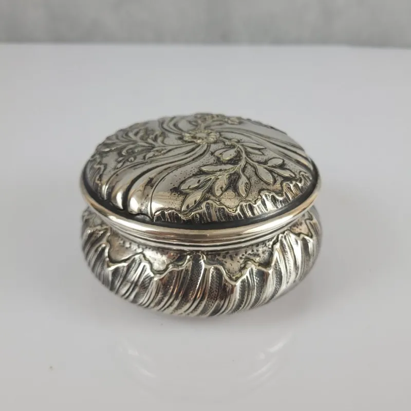 Pamono Silver Candy Box with Minerva Hallmark, 1890s> Trunks Crates & Baskets