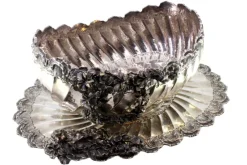 Pamono Silver Fruit Bowl with Raised Floral Motifs, Shell-Shaped Friezes, Spiral Body and Elliptical Base> Bowls