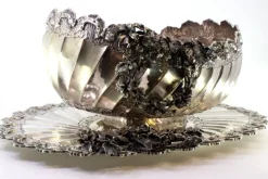 Pamono Silver Fruit Bowl with Raised Floral Motifs, Shell-Shaped Friezes, Spiral Body and Elliptical Base> Bowls